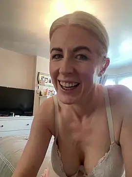 Laylaskyexx online show from May 25, 2026, 6:56 am