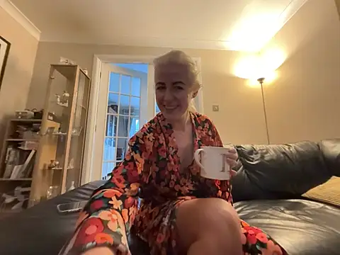 Laylaskyexx online show from June 1, 2026, 5:07 am