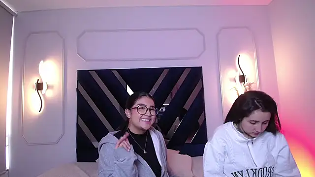 Snapshot of Elisa_n_Emma chatting on April 13, 2026, 1:15 pm Elisa n Emma online show from April 13, 2026, 1:15 pm