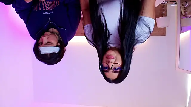 Snapshot of Elisa_n_Emma chatting on April 6, 2026, 7:48 pm Elisa n Emma online show from April 6, 2026, 7:48 pm