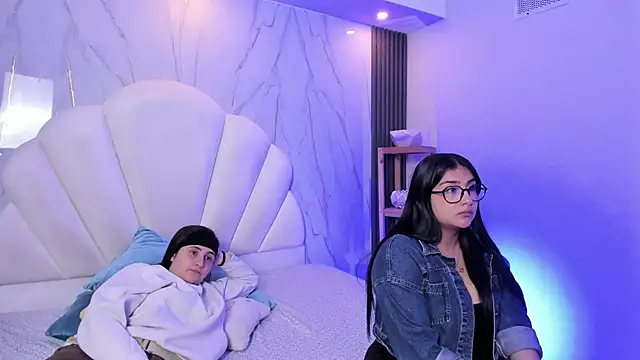 Snapshot of Elisa_n_Emma chatting on April 11, 2026, 8:12 pm Elisa n Emma online show from April 11, 2026, 8:12 pm