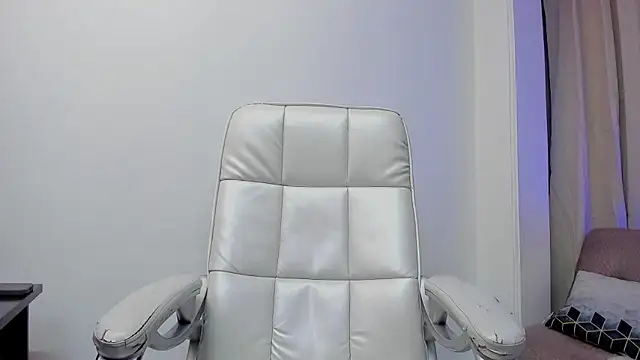 Snapshot of Charlie_Foxie chatting on April 11, 2026, 2:41 am Charlie Foxie online show from April 11, 2026, 2:41 am