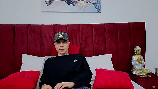 Snapshot of Charlie_Foxie chatting on April 12, 2026, 3:32 am Charlie Foxie online show from April 12, 2026, 3:32 am