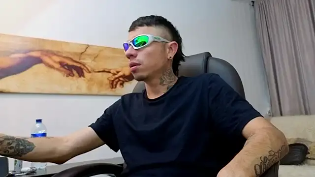 Snapshot of Charlie_Foxie chatting on April 3, 2026, 8:04 pm Charlie Foxie online show from April 3, 2026, 8:04 pm