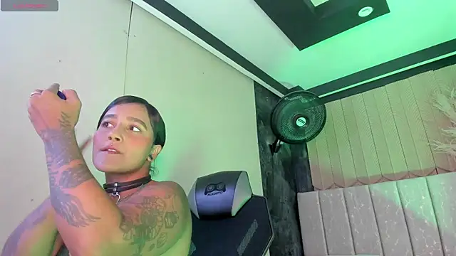 LexiAdamss online show from April 15, 2026, 12:32 pm