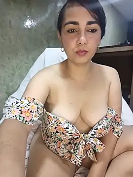 Snapshot of Emily_Divi69 chatting on April 10, 2026, 12:17 am Emily Divi69 online show from April 10, 2026, 12:17 am