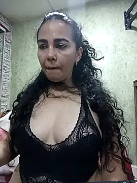 Snapshot of Emily_Divi69 chatting on April 6, 2026, 3:35 am Emily Divi69 online show from April 6, 2026, 3:35 am