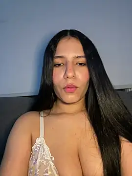 Snapshot of IsabelaRivers chatting on April 12, 2026, 6:27 am IsabelaRivers online show from April 12, 2026, 6:27 am