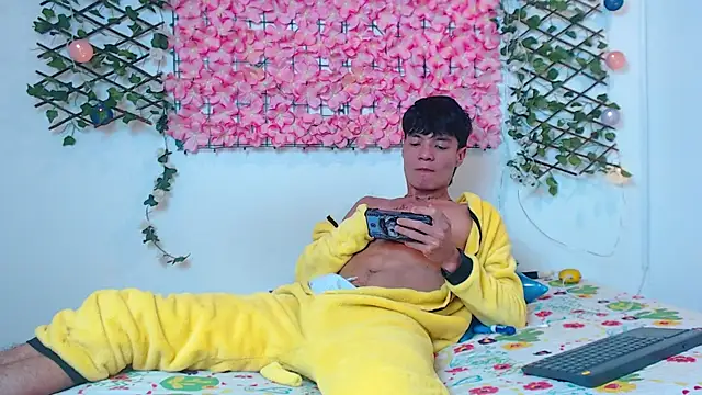 Snapshot of Alex_latino_ chatting on April 16, 2026, 3:07 am Alex latino online show from April 16, 2026, 3:07 am