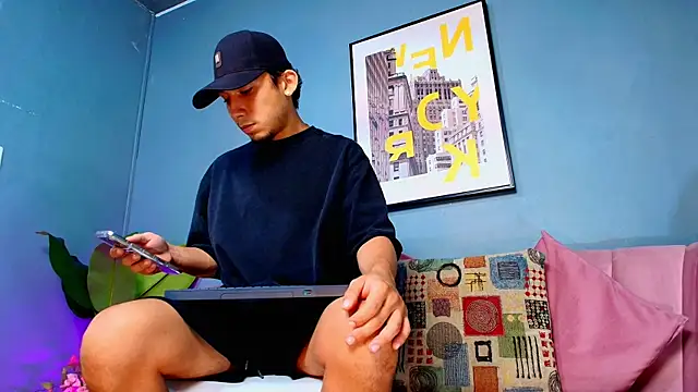 Snapshot of enzo_soto chatting on April 14, 2026, 11:10 pm enzo soto online show from April 14, 2026, 11:10 pm