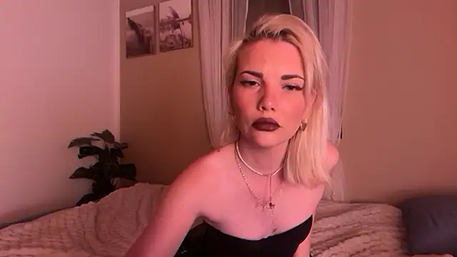 Foxy  Bite online show from April 3, 2026, 8:15 pm