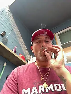 Snapshot of hitman13sal chatting on July 14, 2026, 9:10 pm hitman13sal online show from July 14, 2026, 9:10 pm