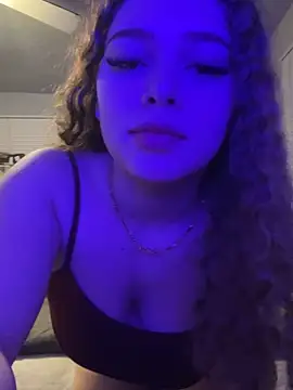 mariex83 online show from April 13, 2026, 3:32 am