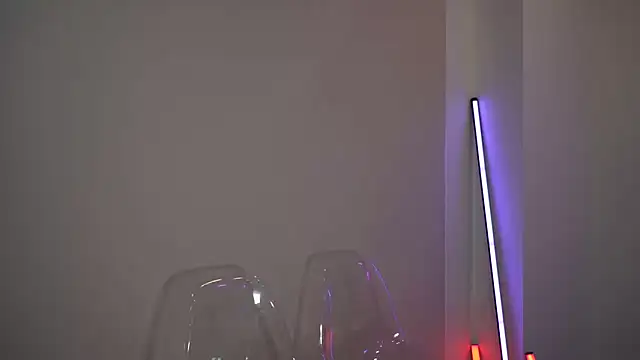 Snapshot of Polyvixennn chatting on April 4, 2026, 6:53 am Polyvixennn online show from April 4, 2026, 6:53 am