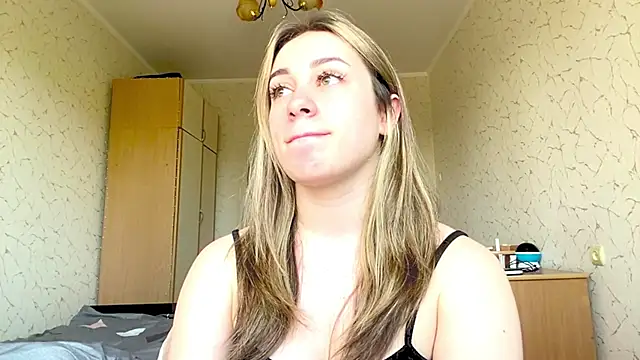 Snapshot of SpringSummers chatting on June 12, 2026, 10:24 am SpringSummers online show from June 12, 2026, 10:24 am