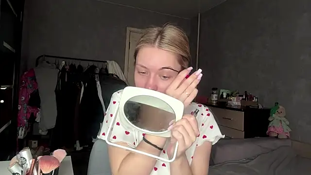 Snapshot of ExactGee chatting on April 15, 2026, 6:08 am ExactGee online show from April 15, 2026, 6:08 am