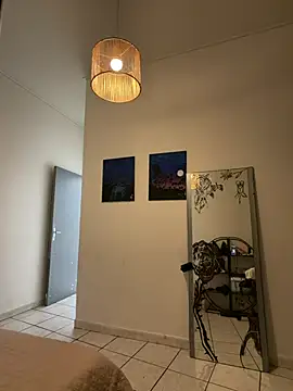 Lolaa92i online show from April 24, 2026, 7:49 pm