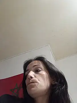 Lolaa92i online show from April 18, 2026, 9:15 pm