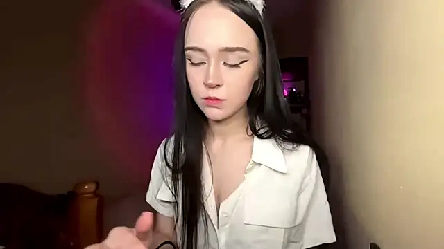 Adeline star online show from April 24, 2026, 6:32 pm