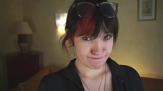 BettieBagwill online show from April 14, 2026, 3:28 pm