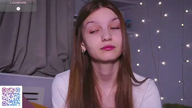 Snapshot of OpsieBoobsie chatting on April 13, 2026, 5:22 am OpsieBoobsie online show from April 13, 2026, 5:22 am