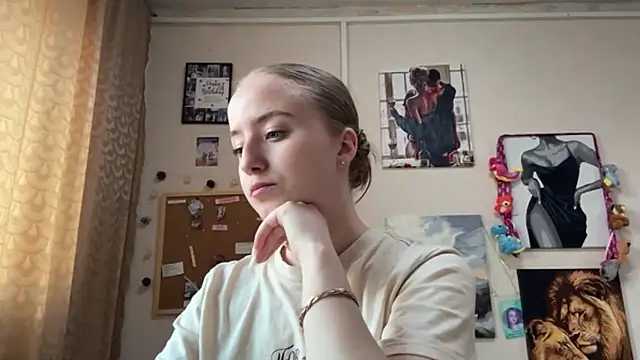 SabinaHaggen online show from April 15, 2026, 2:32 pm