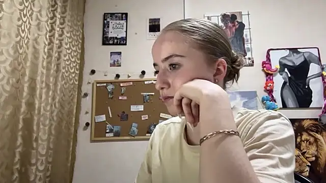 SabinaHaggen online show from April 15, 2026, 7:58 pm