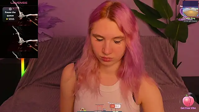 Snapshot of Kitty_Blondie chatting on April 14, 2026, 2:38 am Kitty Blondie online show from April 14, 2026, 2:38 am