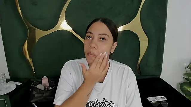 Daphne cuteht online show from May 23, 2026, 8:41 pm