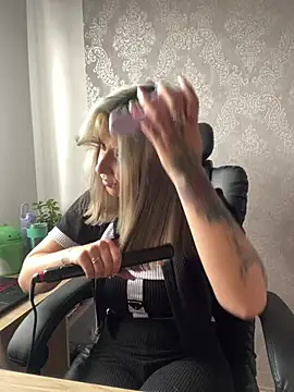 Snapshot of Isabella_varella- chatting on June 17, 2026, 3:11 pm Isabella varella- online show from June 17, 2026, 3:11 pm