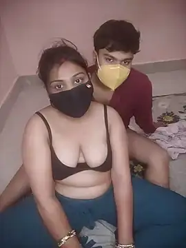 Snapshot of SURAJSAVITA chatting on April 9, 2026, 7:58 am SURAJSAVITA online show from April 9, 2026, 7:58 am