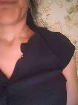 Snapshot of sara_41 chatting on June 17, 2026, 5:01 pm sara 41 online show from June 17, 2026, 5:01 pm