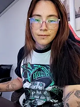 cute mara online show from April 17, 2026, 5:05 pm