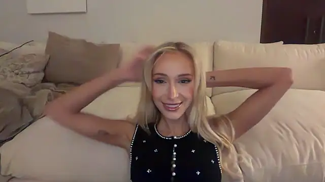 ambrefleurxx online show from April 23, 2026, 5:25 pm