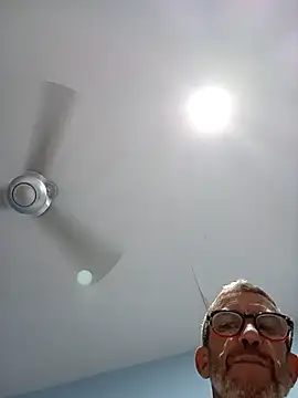 chris-sbh11 online show from April 3, 2026, 6:09 am