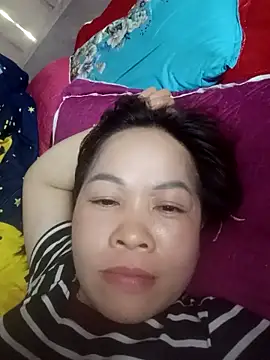 Snapshot of -Luni- chatting on May 23, 2026, 4:00 am -Luni- online show from May 23, 2026, 4:00 am