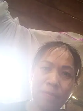 Snapshot of -Luni- chatting on June 20, 2026, 4:50 am -Luni- online show from June 20, 2026, 4:50 am