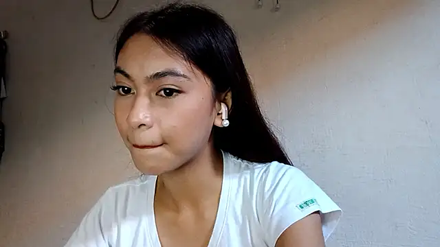 Snapshot of RosalindBrugler chatting on April 9, 2026, 11:11 pm RosalindBrugler online show from April 9, 2026, 11:11 pm