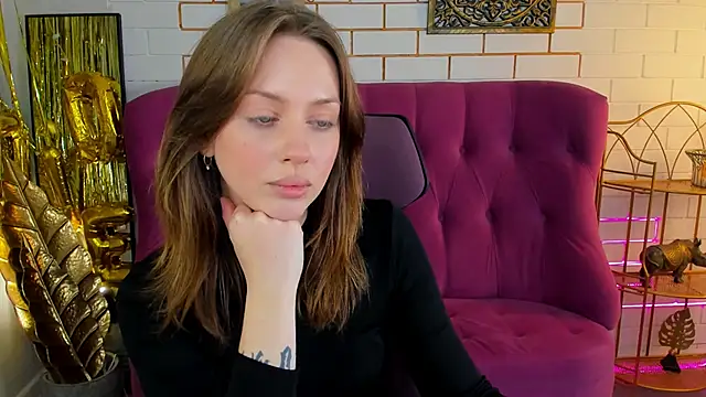 Snapshot of MeganClapp chatting on April 14, 2026, 5:23 am MeganClapp online show from April 14, 2026, 5:23 am