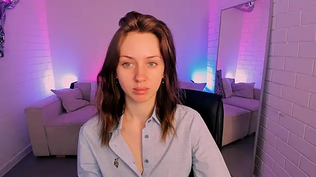 Snapshot of MeganClapp chatting on April 15, 2026, 5:13 am MeganClapp online show from April 15, 2026, 5:13 am