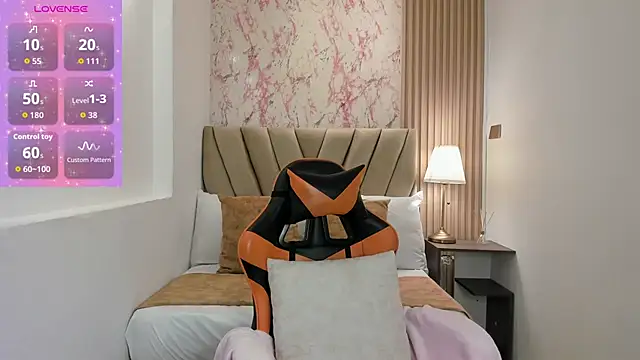 Atiena  online show from April 14, 2026, 6:35 pm