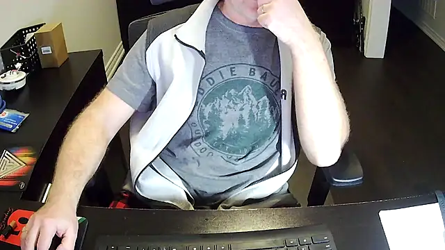 Snapshot of Shalun2000 chatting on April 8, 2026, 12:01 am Shalun2000 online show from April 8, 2026, 12:01 am