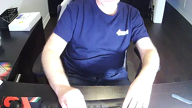 Snapshot of Shalun2000 chatting on April 15, 2026, 10:54 pm Shalun2000 online show from April 15, 2026, 10:54 pm