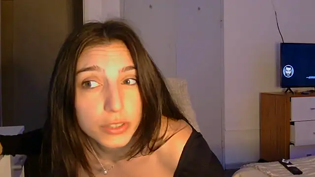Snapshot of petitebelu chatting on May 27, 2026, 12:23 pm petitebelu online show from May 27, 2026, 12:23 pm
