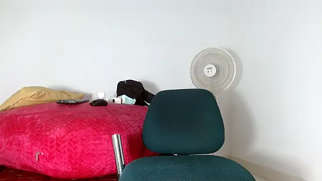 Snapshot of alejandrofoxnoir18 chatting on April 14, 2026, 4:56 pm alejandrofoxnoir18 online show from April 14, 2026, 4:56 pm