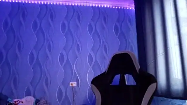 Sheriscute online show from April 13, 2026, 1:04 pm