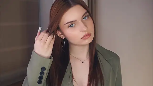 Snapshot of OneidaReiser chatting on April 15, 2026, 10:10 pm OneidaReiser online show from April 15, 2026, 10:10 pm