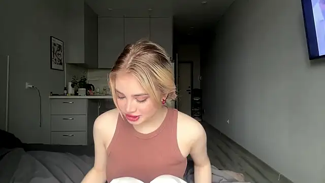 Snapshot of kirtova_ chatting on April 21, 2026, 9:05 am kirtova online show from April 21, 2026, 9:05 am