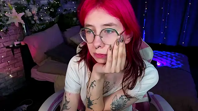 Snapshot of Alice_Nyx chatting on July 29, 2026, 8:41 pm Alice Nyx online show from July 29, 2026, 8:41 pm