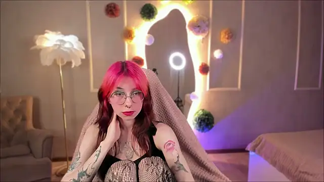 Snapshot of Alice_Nyx chatting on April 8, 2026, 8:43 pm Alice Nyx online show from April 8, 2026, 8:43 pm